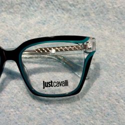 Vista de un modelo de gafas de Just Cavalli