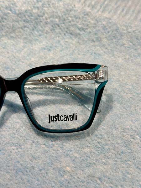 Vista de un modelo de gafas de Just Cavalli